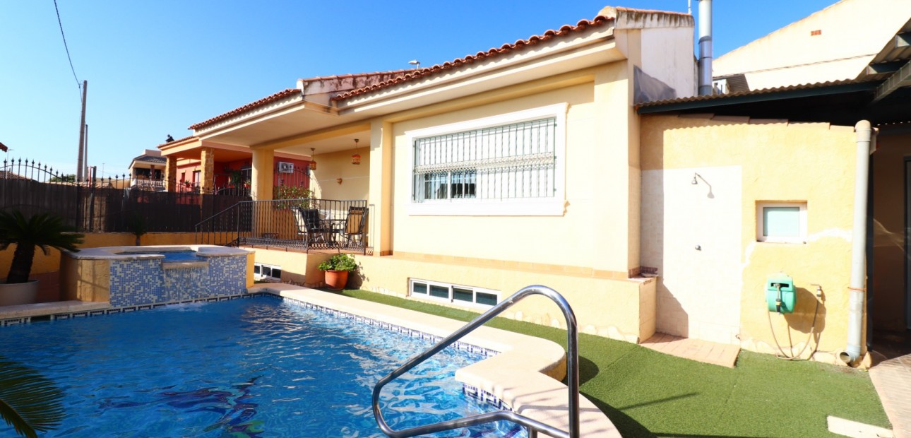 Venta - Detached Villa -
Almoradi - El Saladar