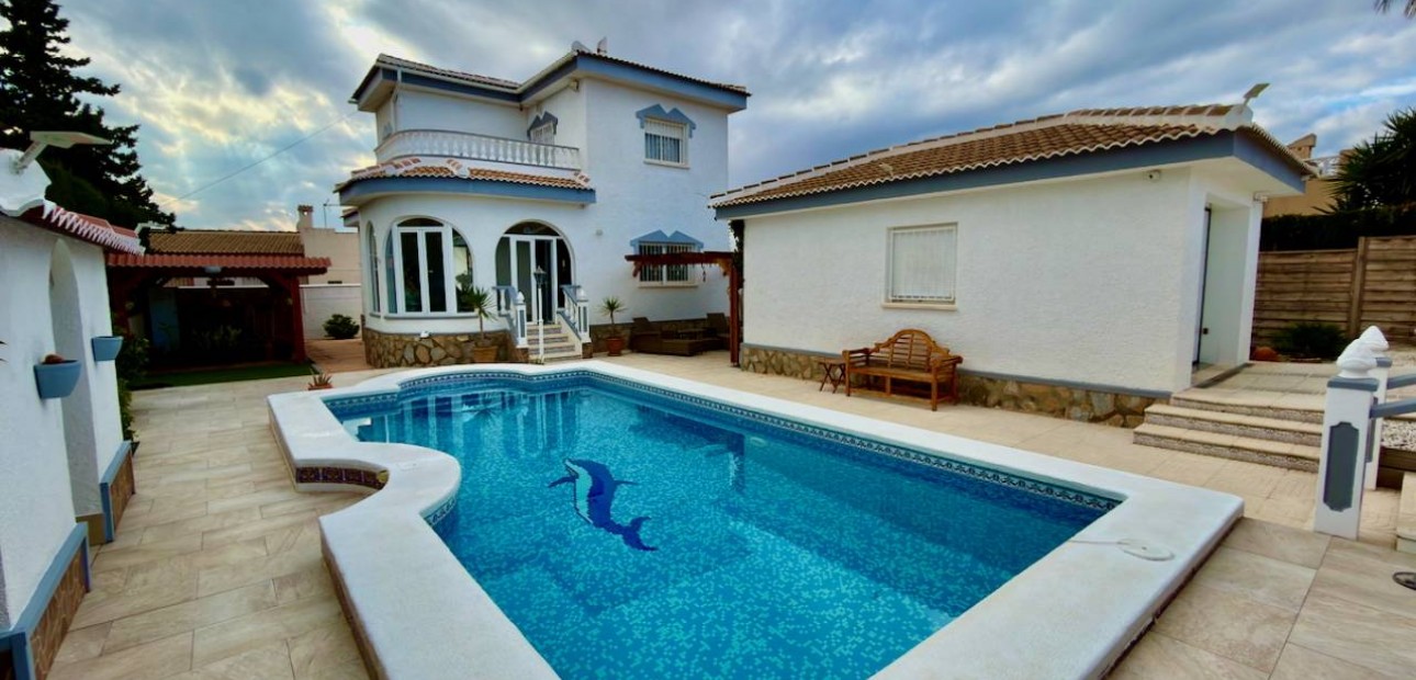 Sale - Villa -
Ciudad Quesada
