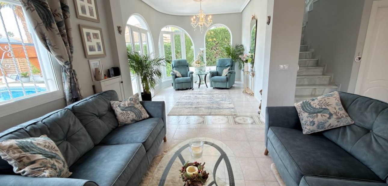 Sale - Villa -
Ciudad Quesada