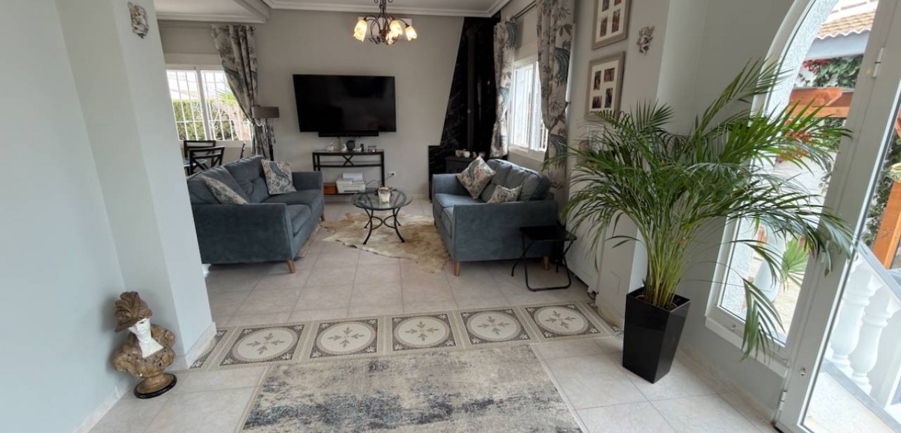 Sale - Villa -
Ciudad Quesada