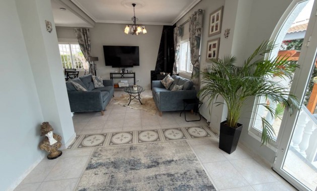 Sale - Villa -
Ciudad Quesada