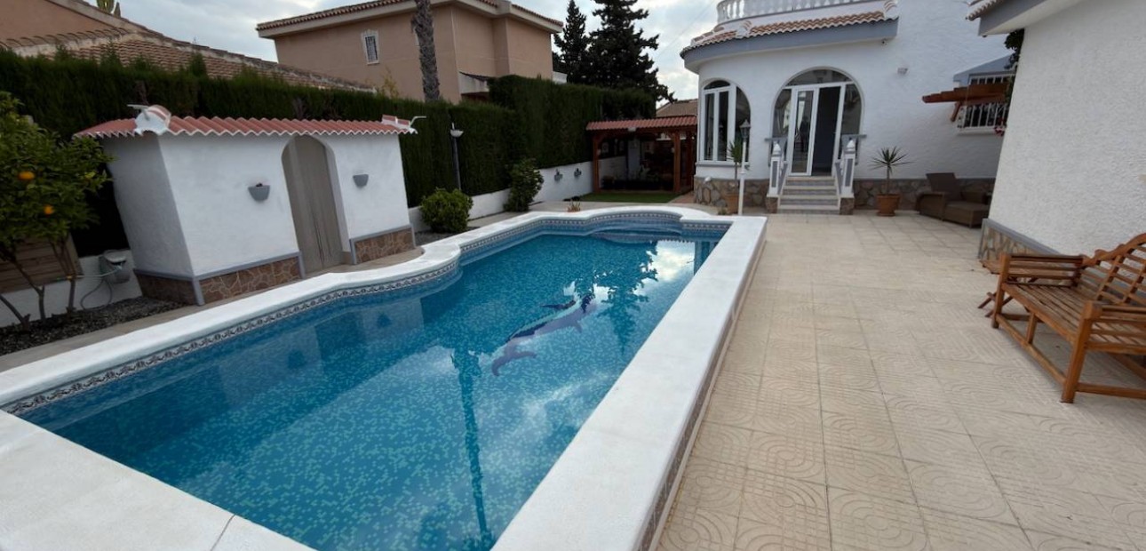 Sale - Villa -
Ciudad Quesada