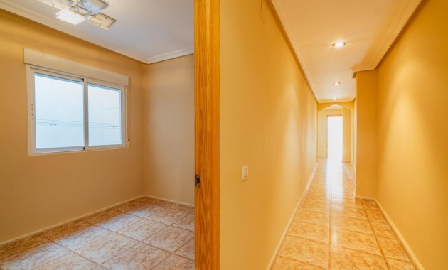 Venta - Apartamento / piso -
Torrevieja - Centro