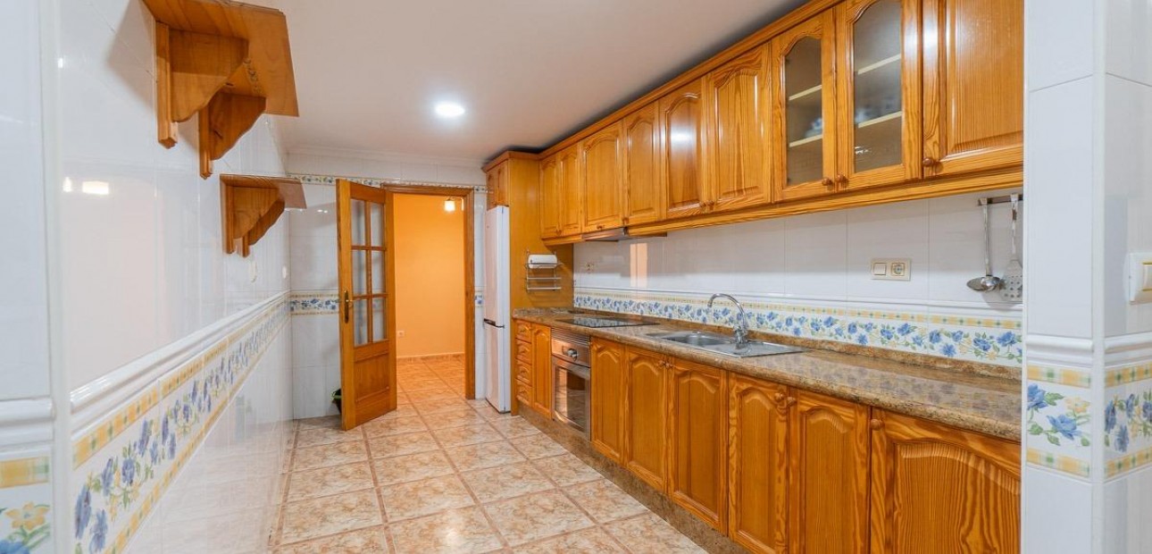 Venta - Apartamento / piso -
Torrevieja - Centro