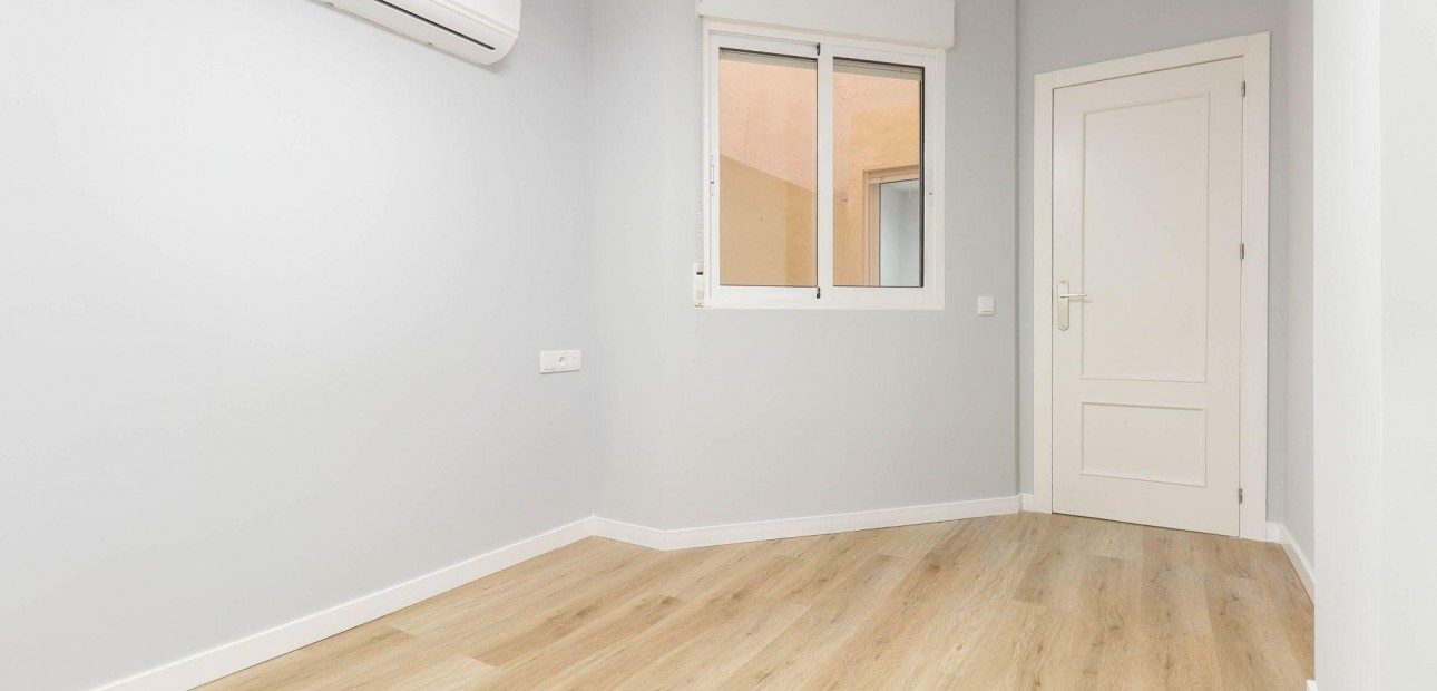 Venta - Apartamento / piso -
Torrevieja - La Mata pueblo