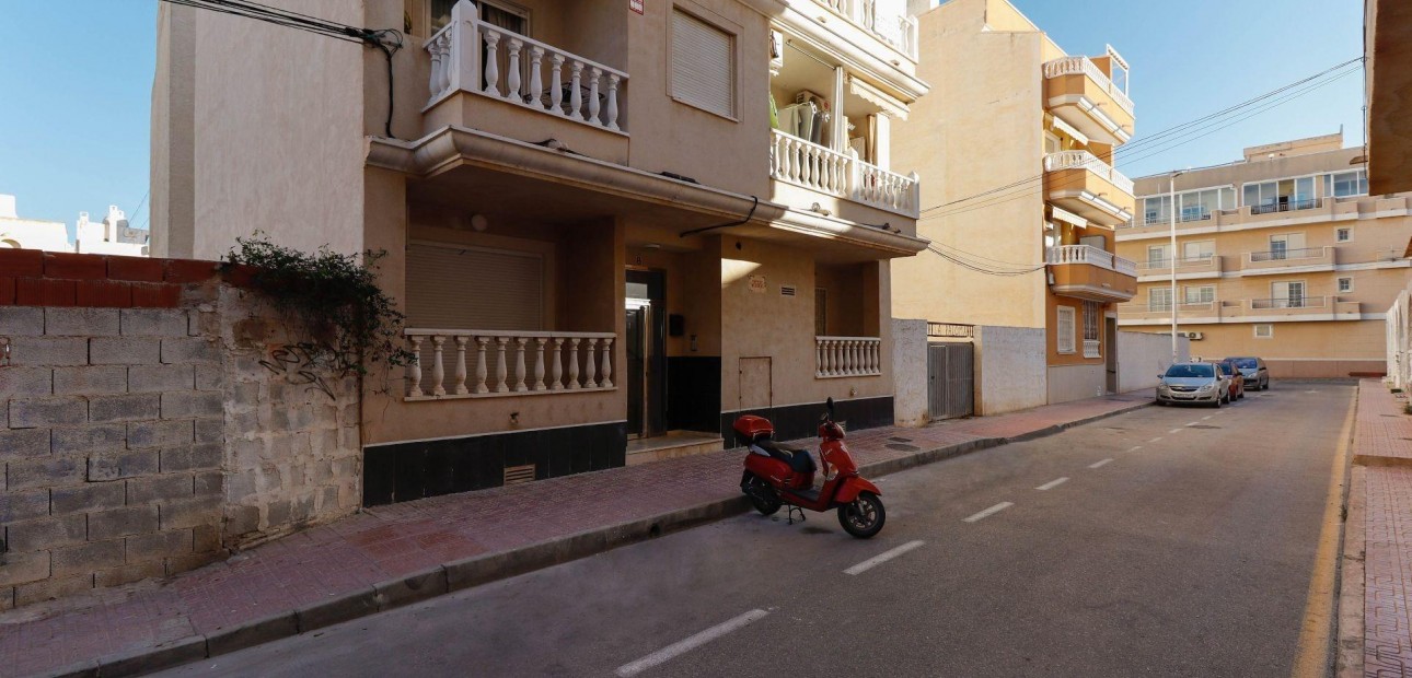 Venta - Apartamento / piso -
Torrevieja - La Mata pueblo