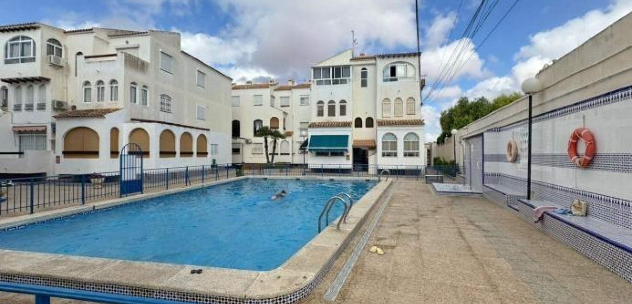 Herverkoop - Studio -
Torrevieja - Acequion