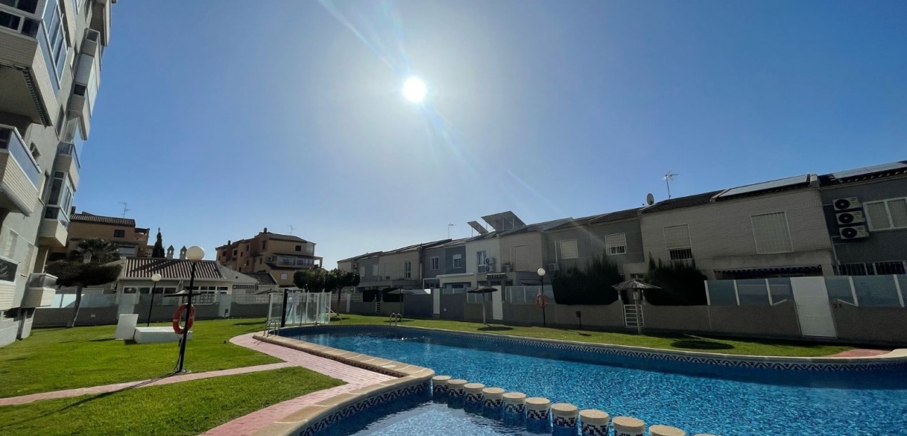 Venta - Apartamento / piso -
Torrevieja - Nueva Torrevieja - Aguas Nuevas