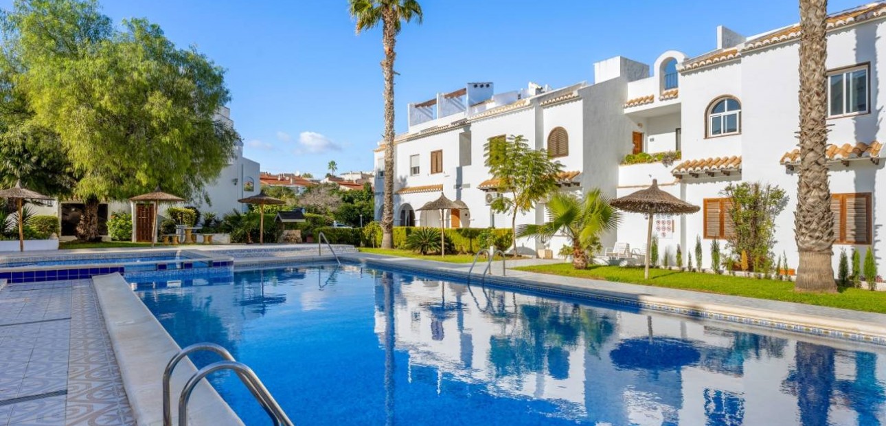 Sale - Villa -
Ciudad Quesada