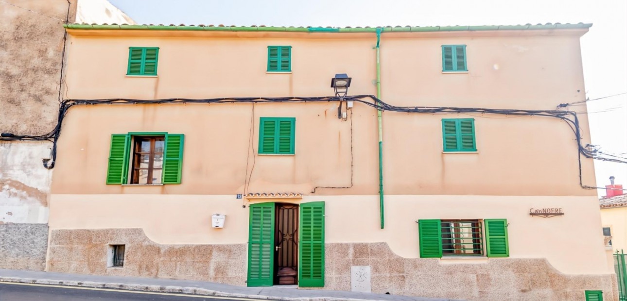 Venta - House -
ANDRATX