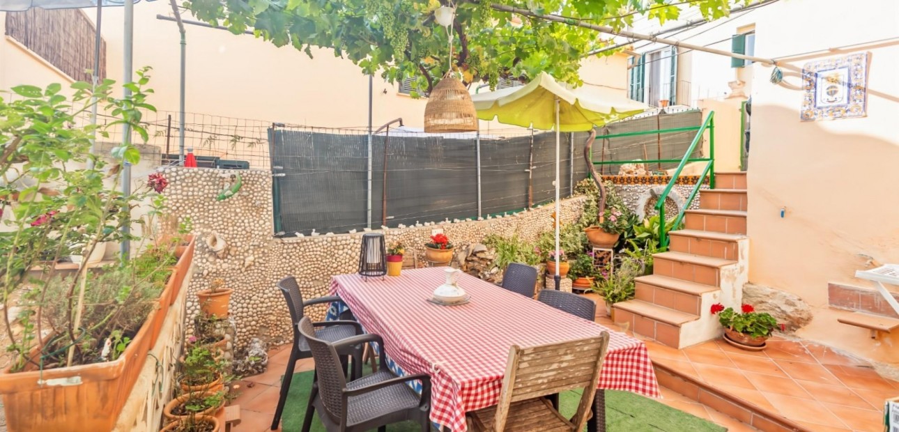 Venta - House -
ANDRATX