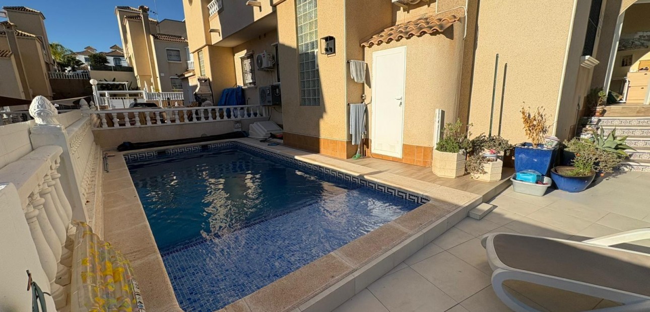 Venta - Terraced house -
Orihuela Costa - Lomas de Campoamor-Las Ramblas