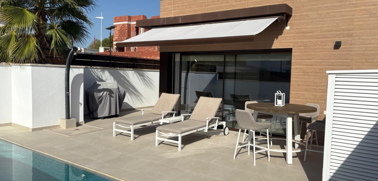 Venta - Semi Detached Villa -
Algorfa - La Finca Golf Resort