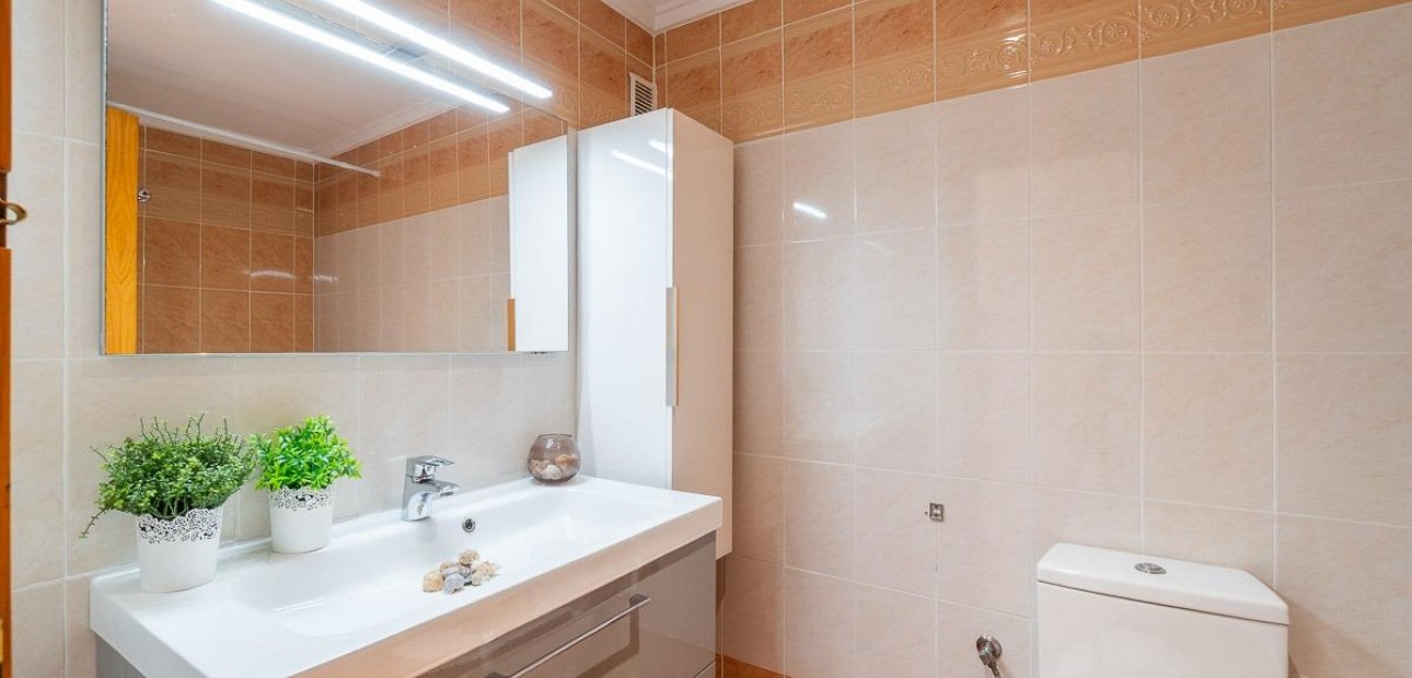 Herverkoop - Terraced house -
Torrevieja - El limonar