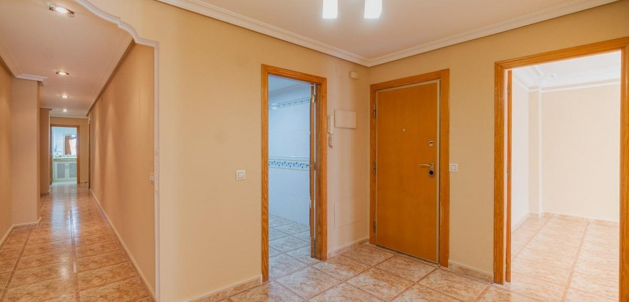 Herverkoop - Appartement / flat -
Torrevieja - Centro