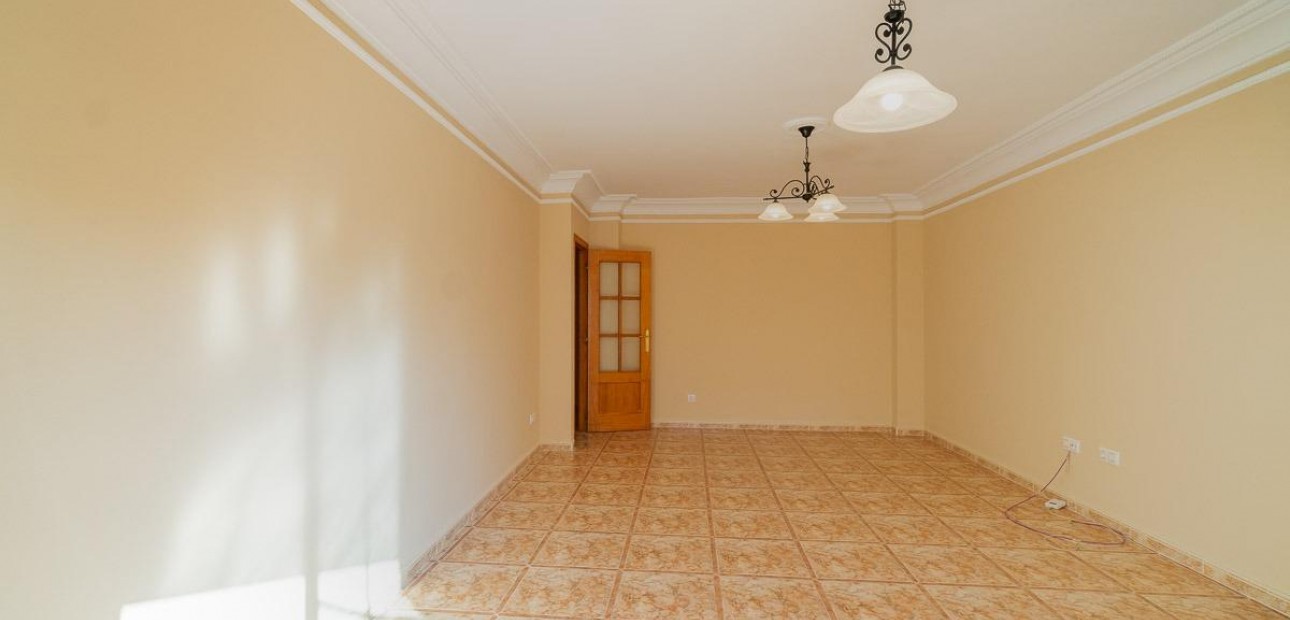 Herverkoop - Appartement / flat -
Torrevieja - Centro
