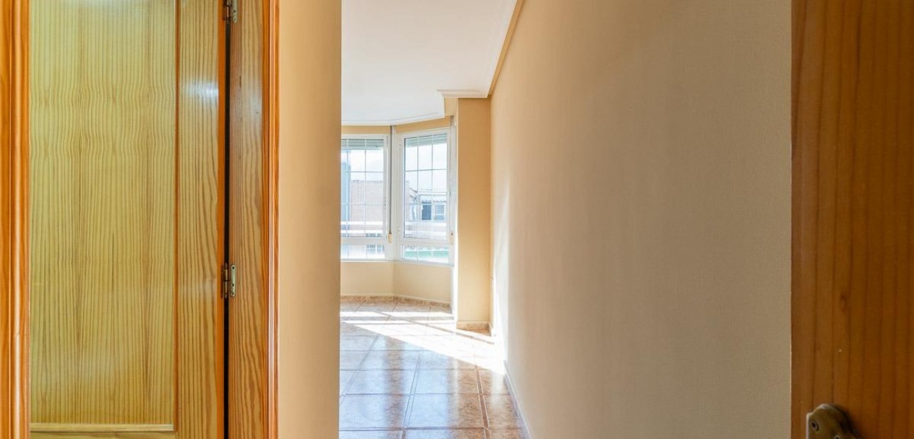 Herverkoop - Appartement / flat -
Torrevieja - Centro