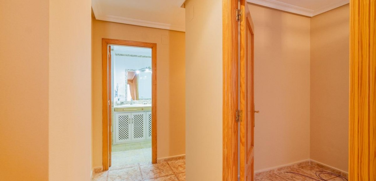 Herverkoop - Appartement / flat -
Torrevieja - Centro