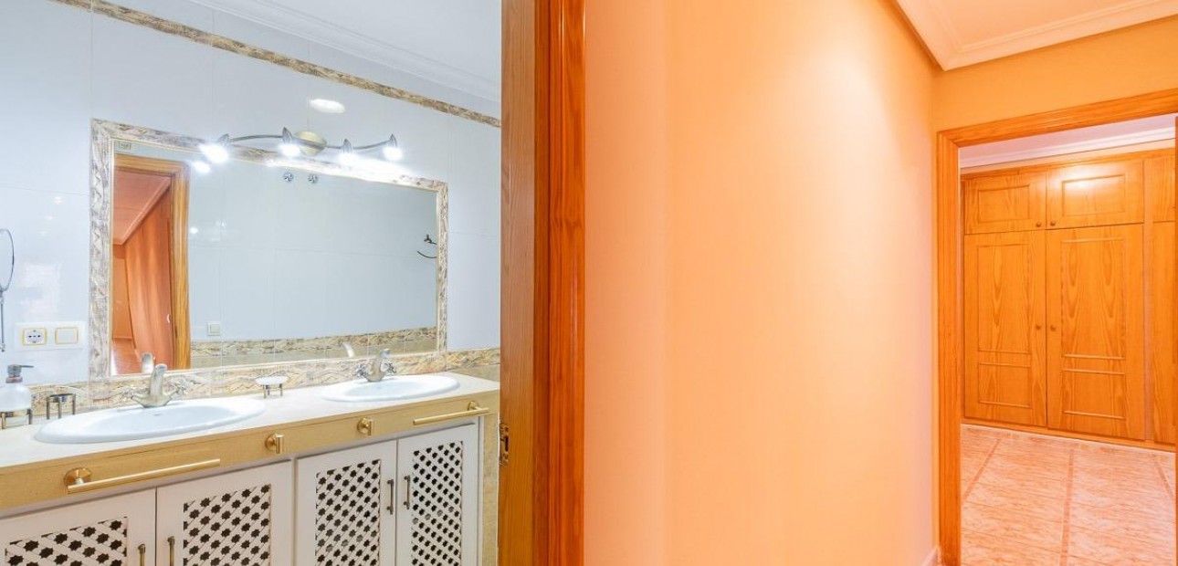 Herverkoop - Appartement / flat -
Torrevieja - Centro