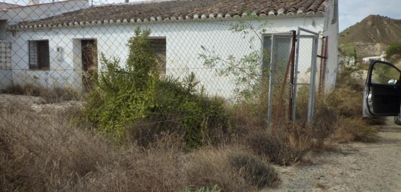 Herverkoop - Country House -
Orihuela - Desamparados-Hurchillo-Torremendo