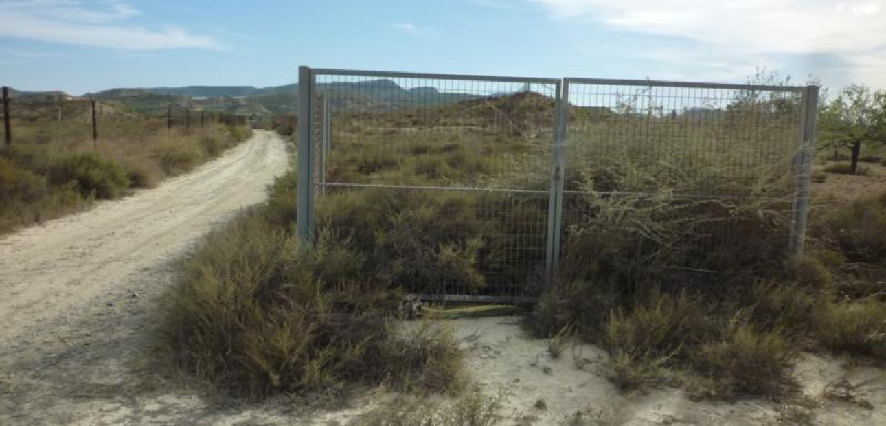 Herverkoop - Country House -
Orihuela - Desamparados-Hurchillo-Torremendo