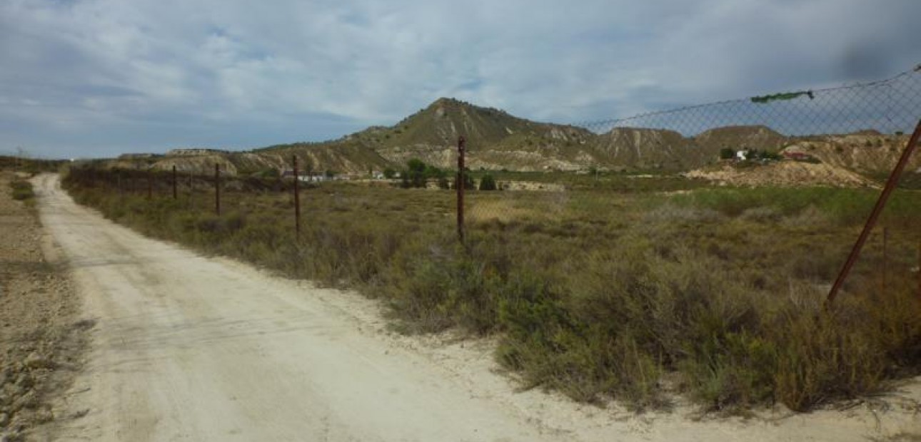 Herverkoop - Country House -
Orihuela - Desamparados-Hurchillo-Torremendo