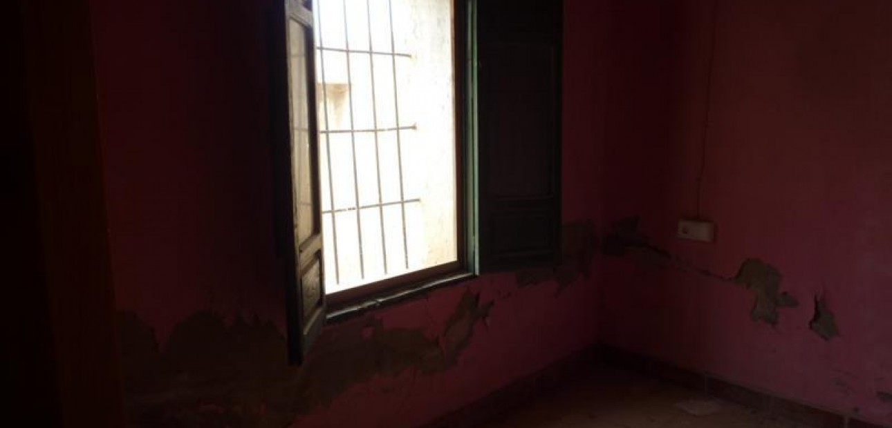 Herverkoop - Country House -
Orihuela - Desamparados-Hurchillo-Torremendo