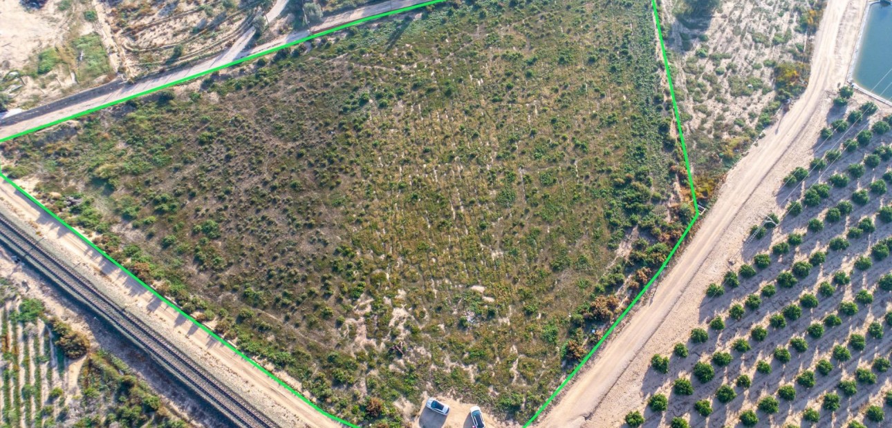 Herverkoop - Country land -
Crevillent - Comunidad valenciana