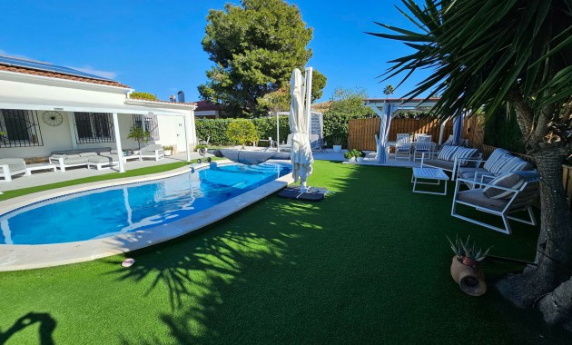 Herverkoop - Detached Villa -
La Marina