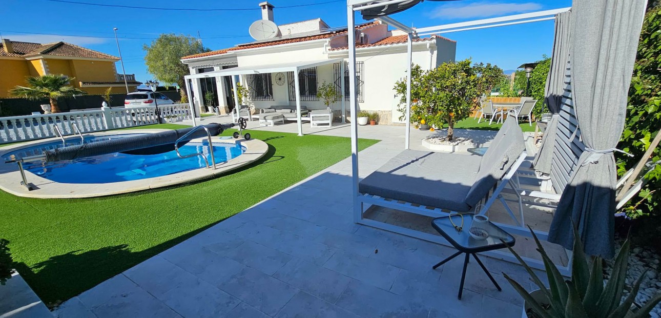 Herverkoop - Detached Villa -
La Marina