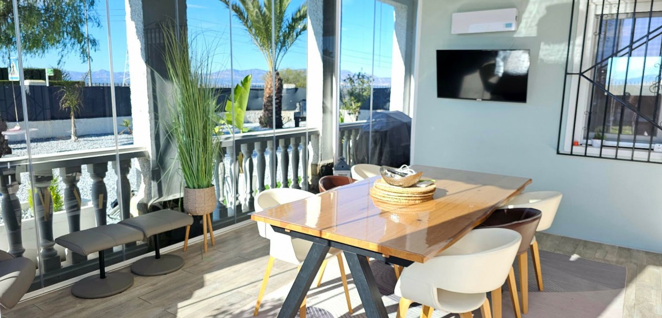 Herverkoop - Detached Villa -
La Marina