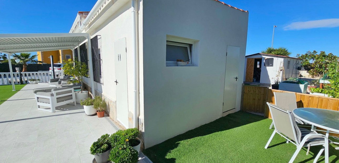 Herverkoop - Detached Villa -
La Marina