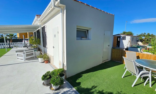 Herverkoop - Detached Villa -
La Marina