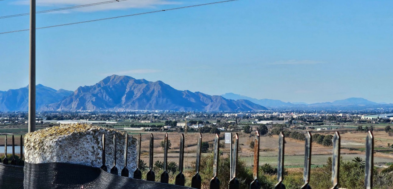 Herverkoop - Detached Villa -
La Marina