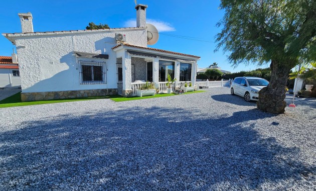Herverkoop - Detached Villa -
La Marina