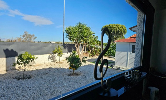 Herverkoop - Detached Villa -
La Marina