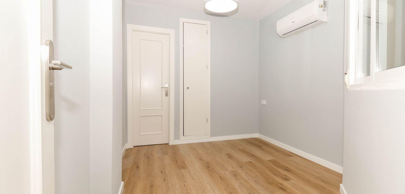 Sale - Apartment / flat -
Torrevieja - La Mata pueblo