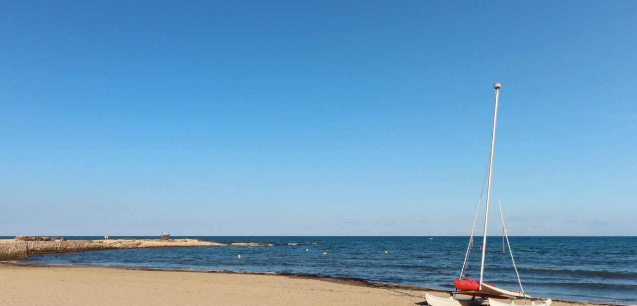 Sale - Apartment / flat -
Torrevieja - La Mata pueblo