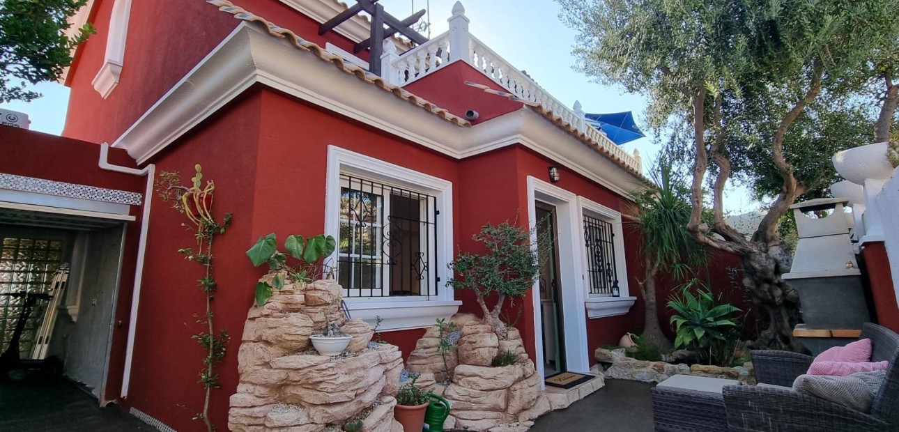 Sale - Terraced house -
Orihuela Costa - Villamartin