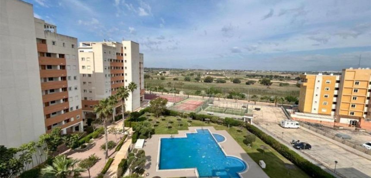Venta - Apartamento / piso -
Guardamar del Segura - PUERTO