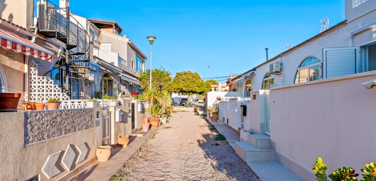 Sale - Townhouse -
Torrevieja - El Chaparral