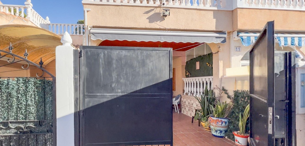 Venta - Terraced house -
Torrevieja - Los Balcones - Los Altos del Edén