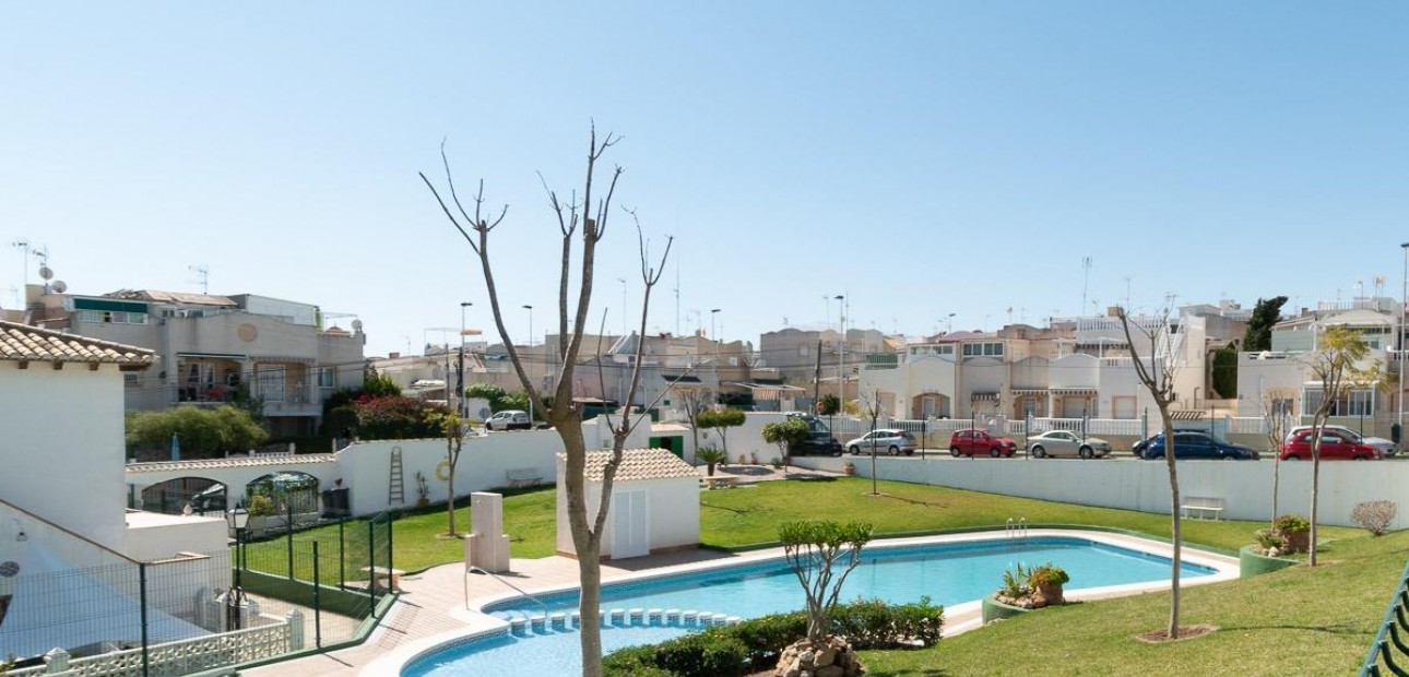 Venta - Bungalow -
Torrevieja - Los balcones