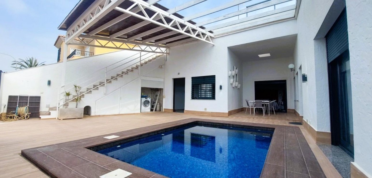 Venta - Villa -
Pilar de la Horadada - Torre de la Horadada