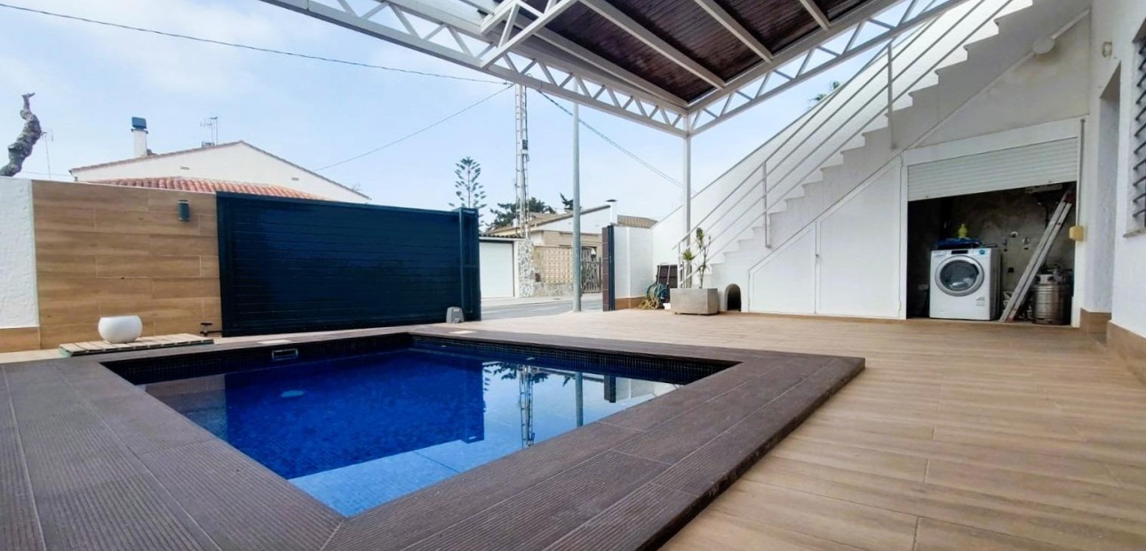 Venta - Villa -
Pilar de la Horadada - Torre de la Horadada