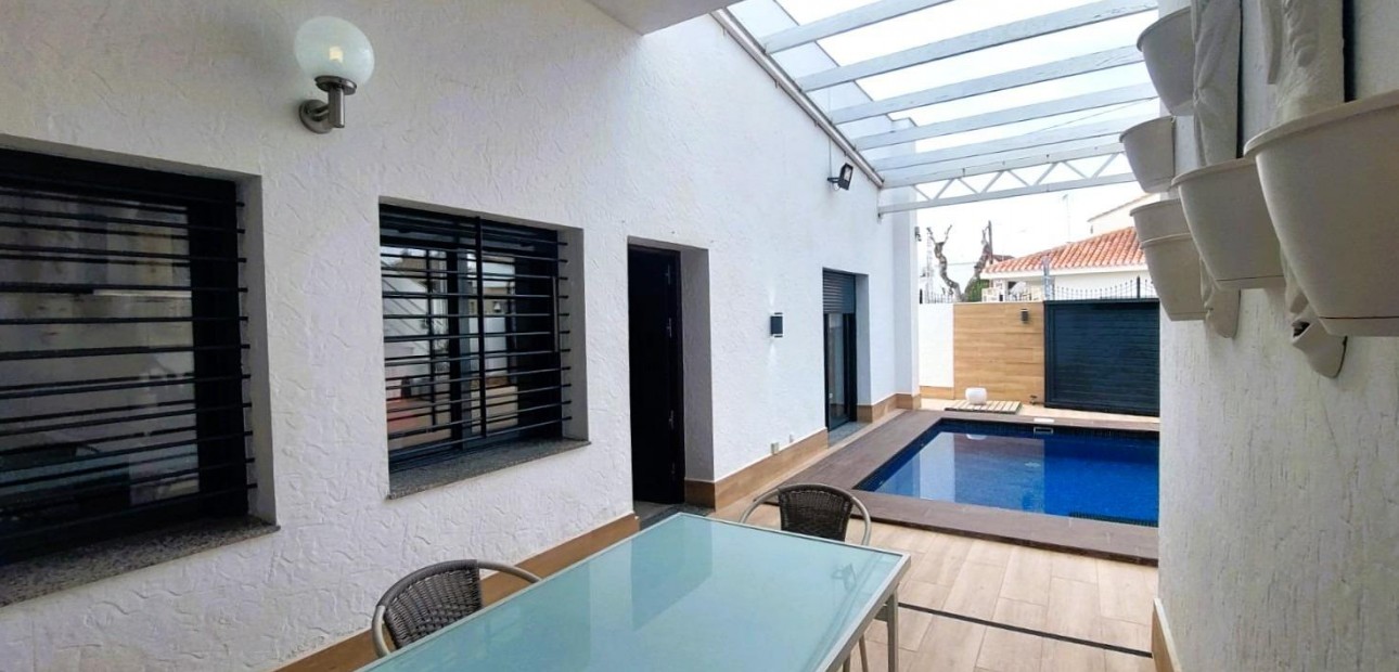 Venta - Villa -
Pilar de la Horadada - Torre de la Horadada