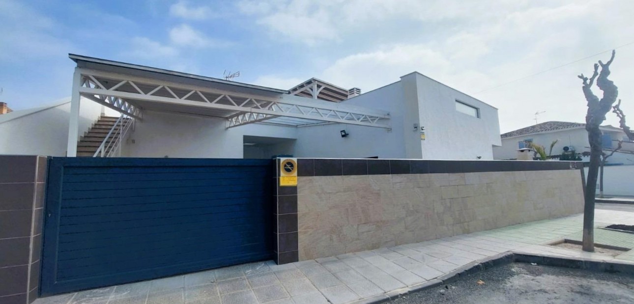 Venta - Villa -
Pilar de la Horadada - Torre de la Horadada