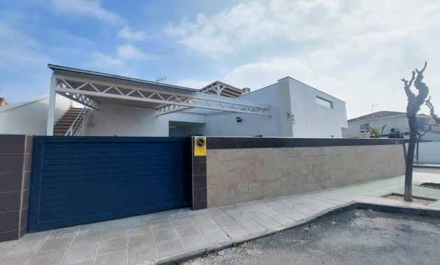 Venta - Villa -
Pilar de la Horadada - Torre de la Horadada