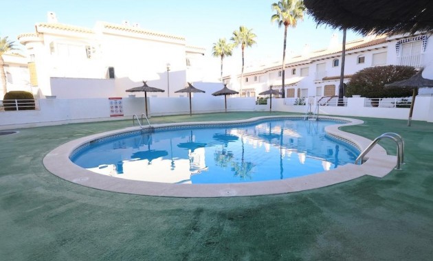Venta - Bungalow -
Orihuela Costa - Campoamor