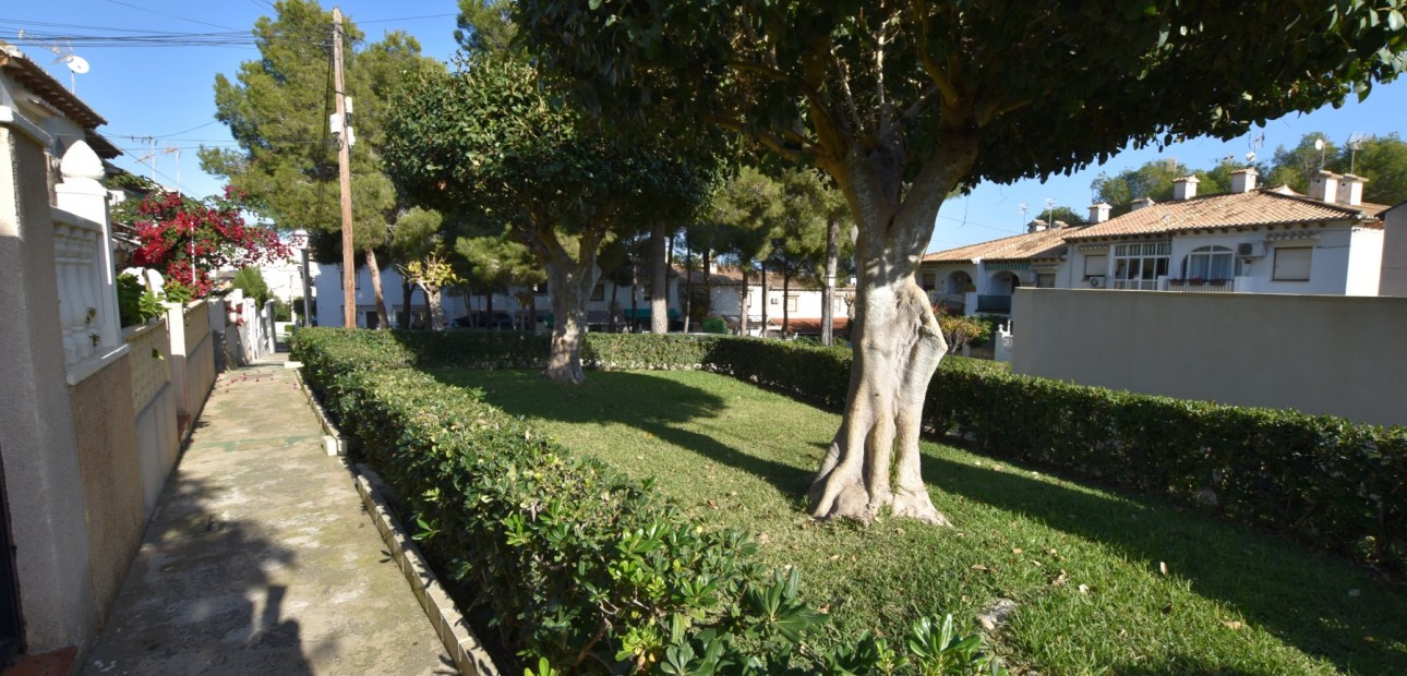 Venta - Adosado -
Torrevieja - Lago Jardin